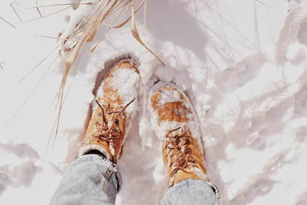 Schneeränder an den Schuhen – wie kann man diese beseitigen?